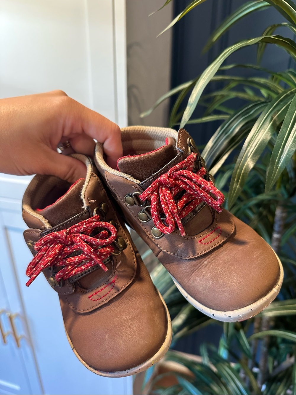 Merrell Brown Kids 8 M Hiking Boots with Red Laces Little Kid's Bare Steps Boots